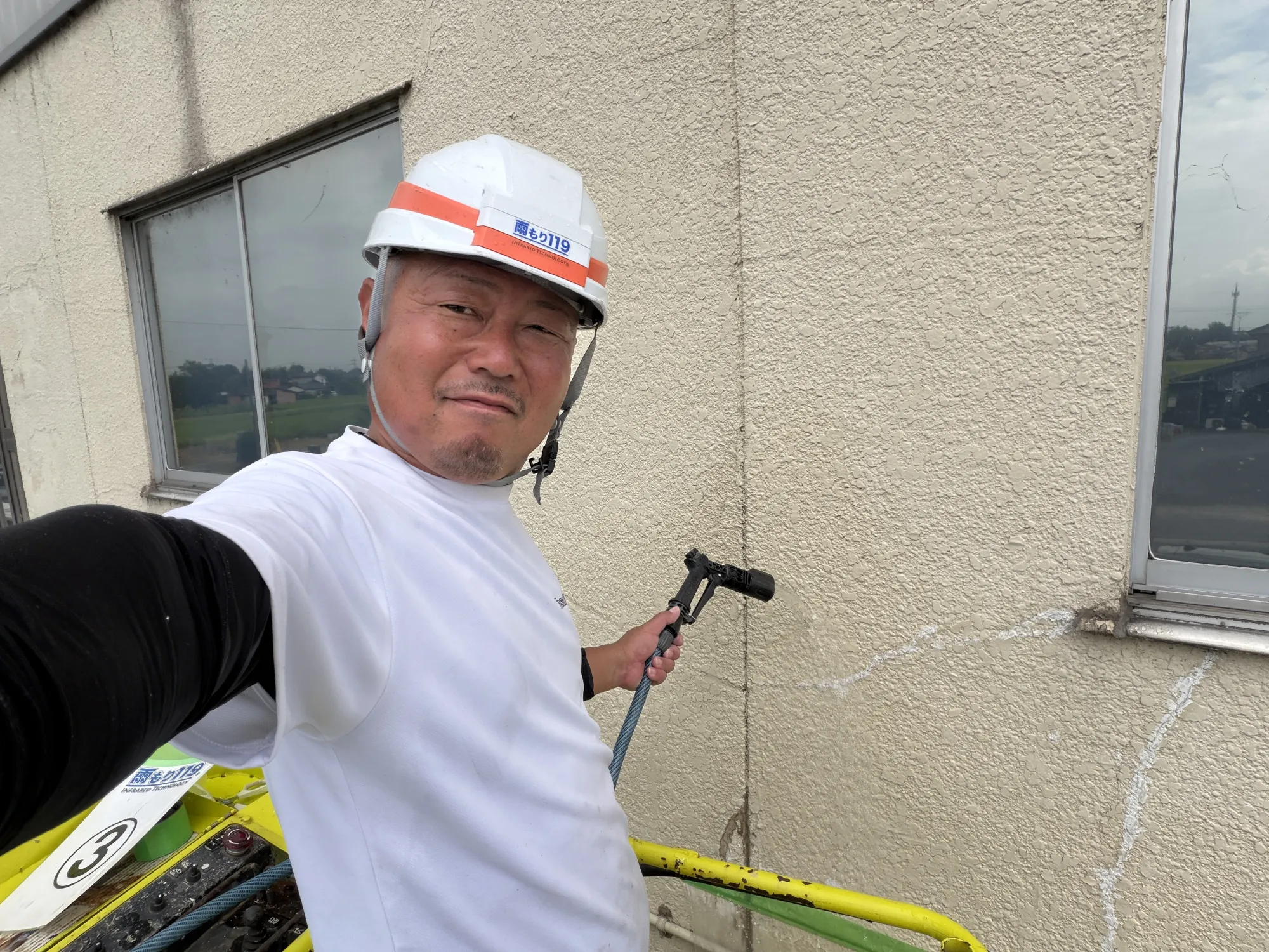 下妻市で雨漏り調査。散水調査の鉄則「下から上へ」と、確実な原因特定に欠かせない「マスカー養生」の重要性