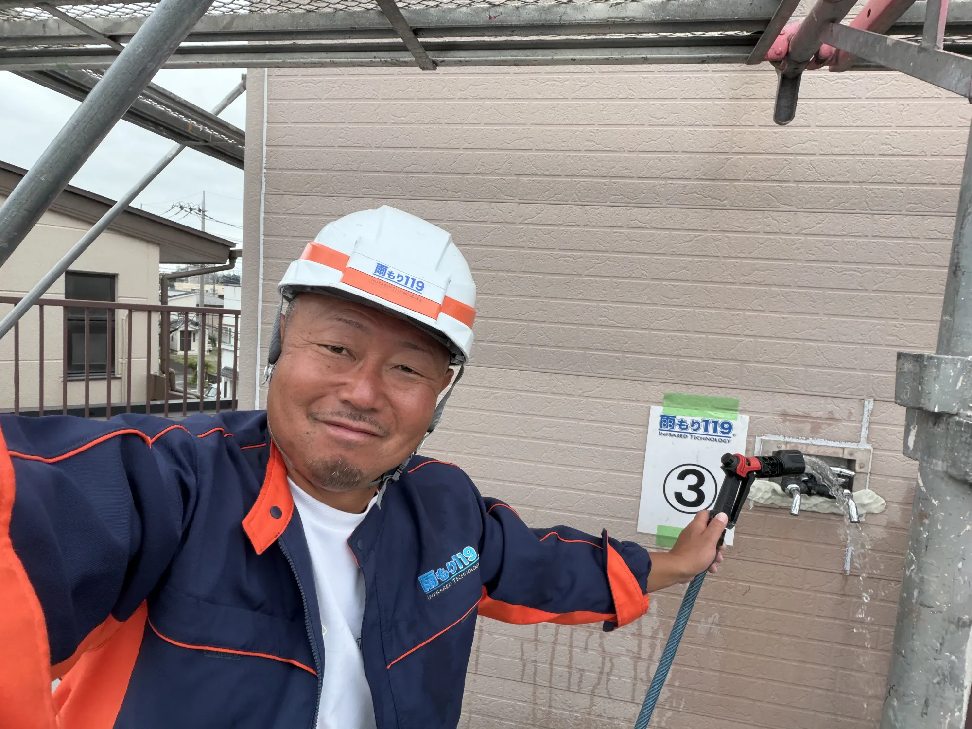 筑西市で賃貸住宅の雨漏り調査。高所作業車が入れない現場での「足場調査」と、入居者様への配慮