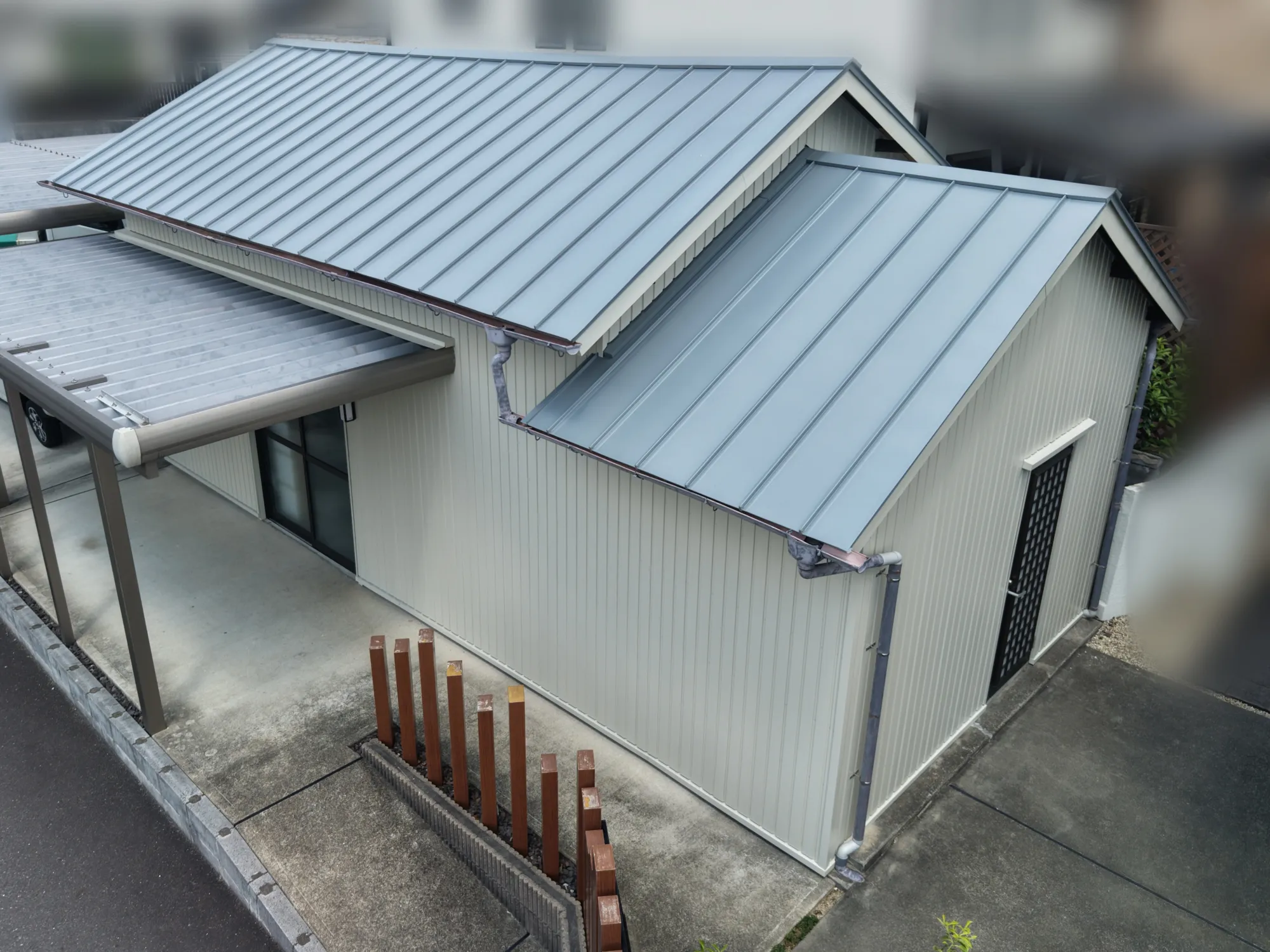 2026年9月施工　【岐阜県各務原市】築40年　セメント瓦の葺き替え　外壁波トタンカバー工法