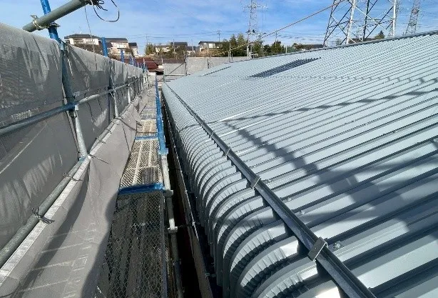 郡山市、倉庫の屋根葺き替え工事