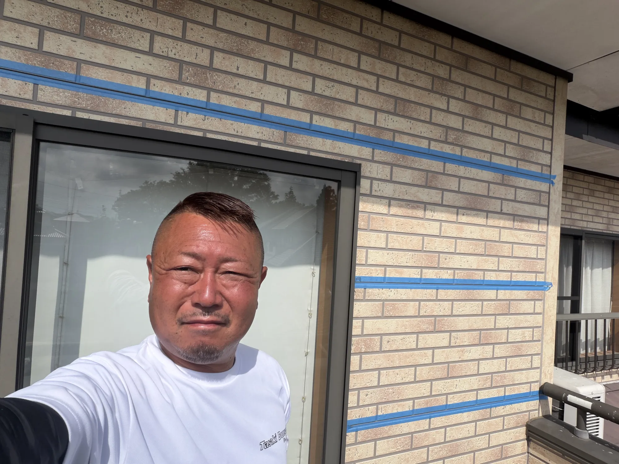 下妻市でサイディングの雨漏り調査。DIY修理では直らない「サネとサッシ・水切りの取り合い」の複雑なメカニズム