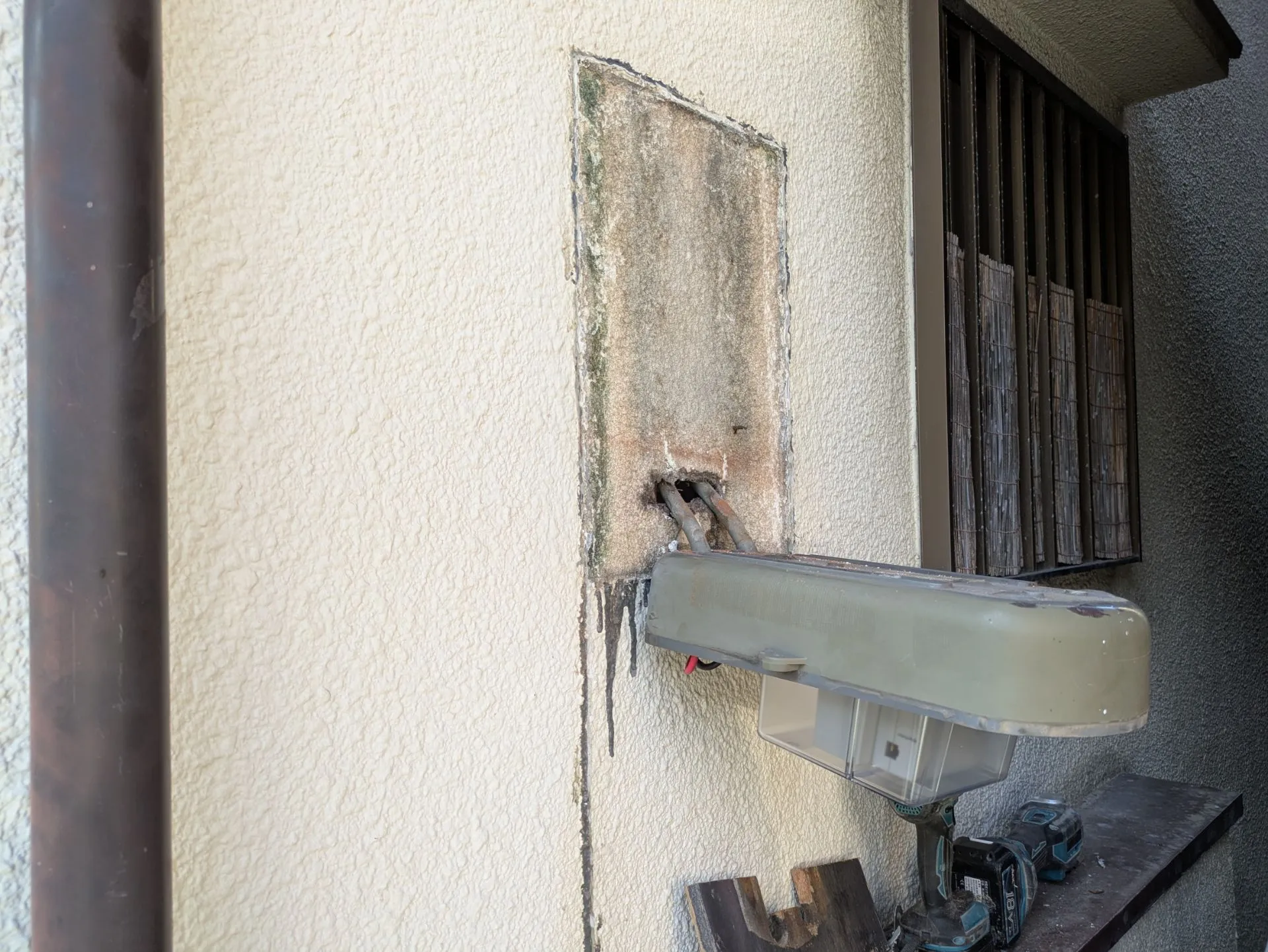 尼崎市 外壁雨漏り ベランダ防水工事 - 施工前