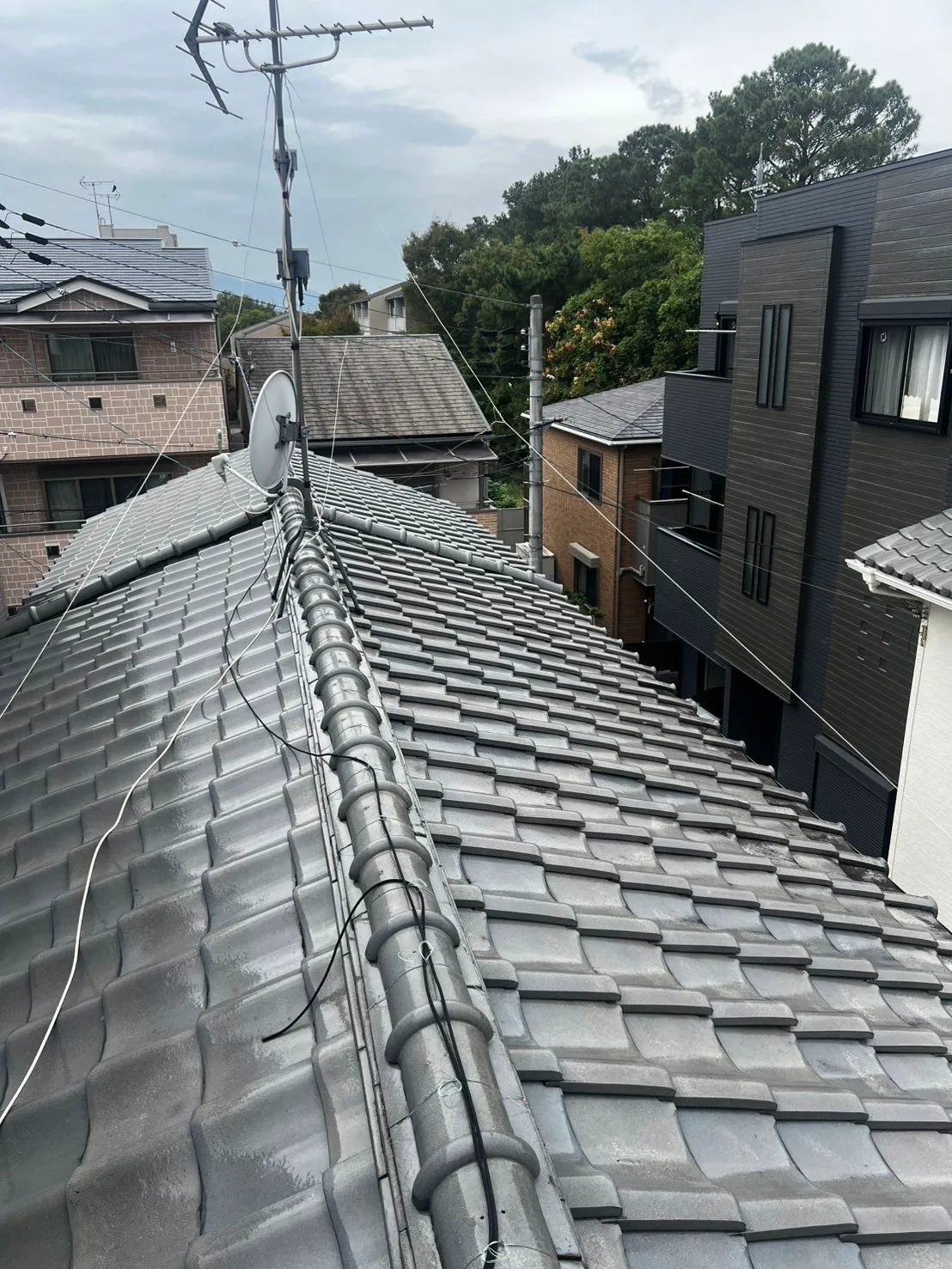 屋根を軽量化することにより耐震性も上がり一石二鳥！屋根葺き替え工事！